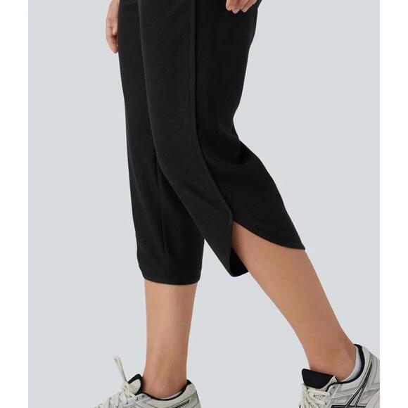 Halara Mid Rise Curved Hem Yoga Capri Pants with Pockets XS NWT $49.95 MSRP - Picture 7 of 9